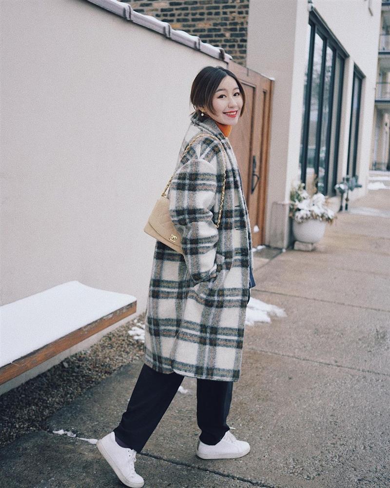 Sneaker trắng phối với kiểu trang phục nào? Áp dụng 4 gợi ý sau thì trông trẻ ra, chuẩn tinh tế-5