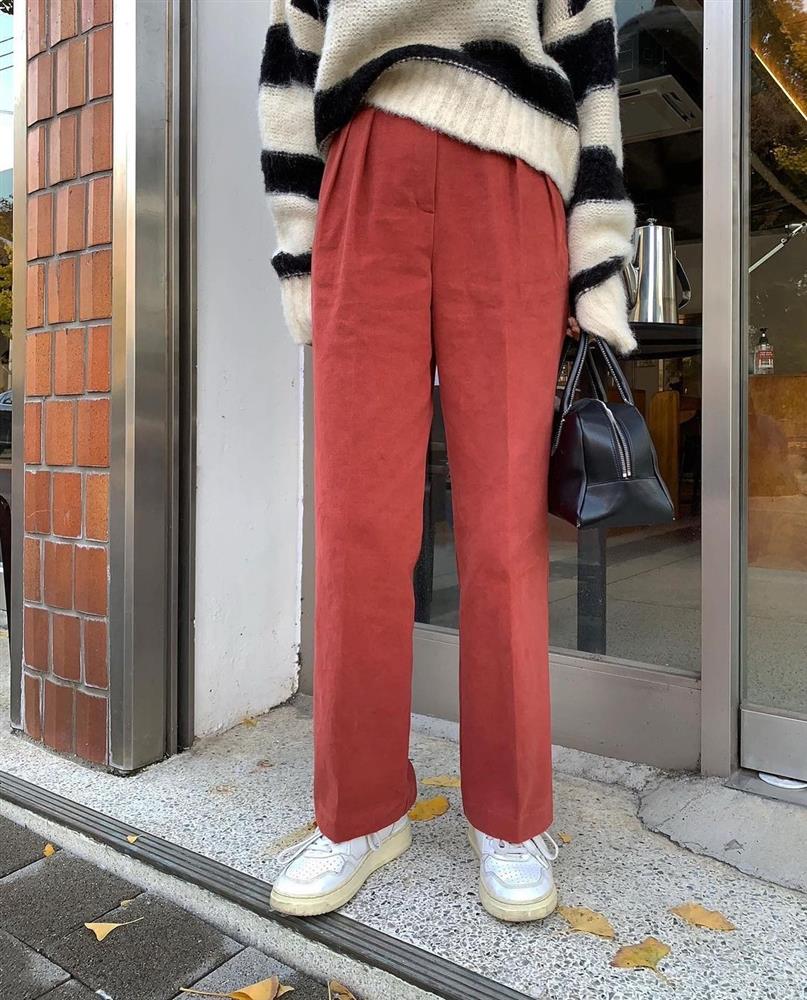 Sneaker trắng phối với kiểu trang phục nào? Áp dụng 4 gợi ý sau thì trông trẻ ra, chuẩn tinh tế-8