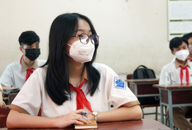 TP.HCM: Hết 2 tuần thí điểm, học sinh lớp 9 và 12 tiếp tục tới trường sau ngày 25/12-1