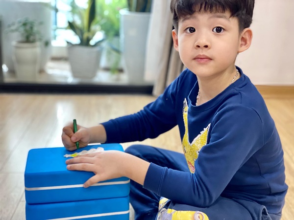 Quý tử&nbsp;7 tuổi nhà Đan Lê ngọt ngào đến mát lòng mát dạ&nbsp;khiến các mẹ trầm trồ, hoá ra là có bí quyết dạy con của MC-7