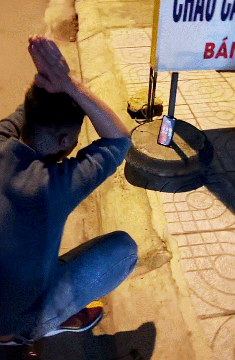 Sau bữa nhậu anh chồng quỳ lạy điện thoại giữa đường để gọi cứu hộ, dân mạng cười bò khi biết danh tính kẻ trộm bánh xe ô tô-1