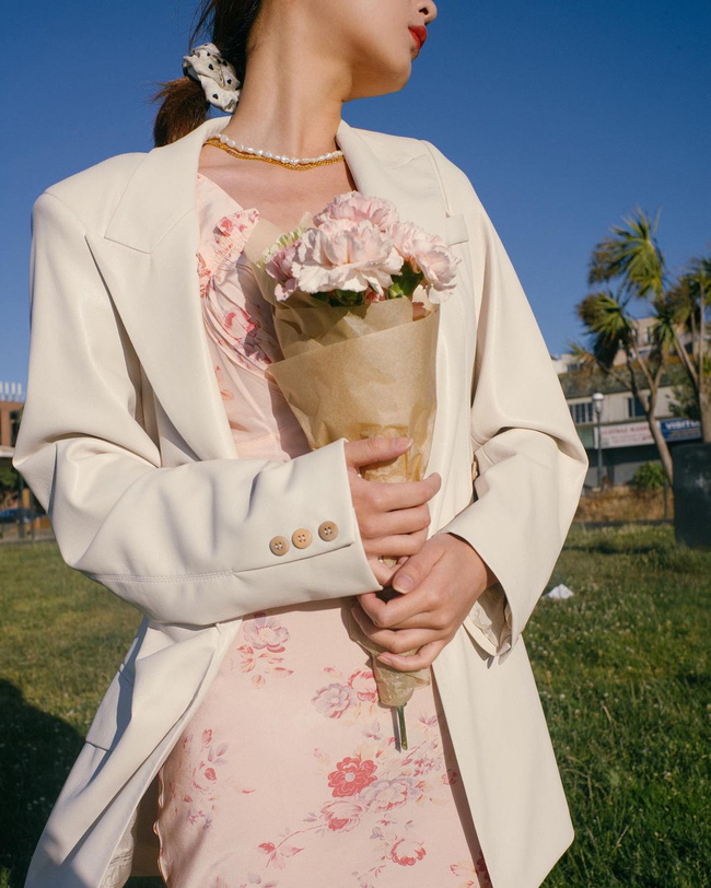 Gợi ý 11 cách diện váy + blazer dễ áp dụng, mà đẹp lồng lộn để chị em đi chơi lễ-6