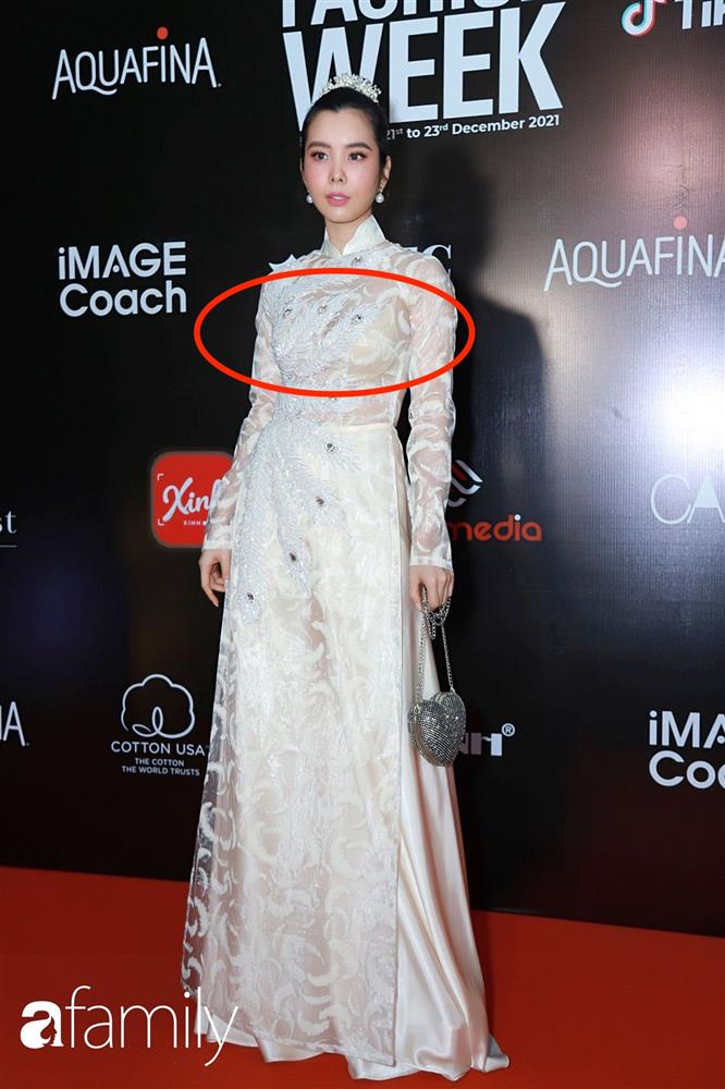 Tậu hẳn nhà 10 tỷ nhờ chứng khoán, cô Hoa hậu này vẫn để lộ lỗi chí mạng với xu chiêng siêu phèn-2