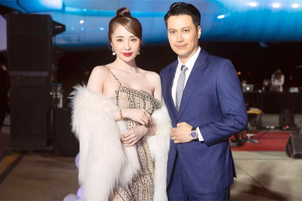 Noel bên Việt Anh, Quỳnh Nga mất mặt vì chiếc quần như bới đáy tủ-10