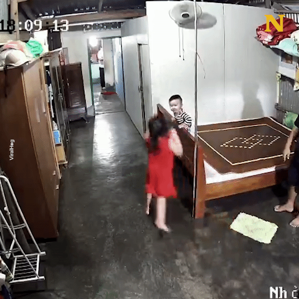 10 pha cứu con trong chớp nhoáng khiến dân mạng đứng tim: Bố chính là siêu anh hùng xuất hiện trong cuộc đời của mỗi đứa trẻ-6