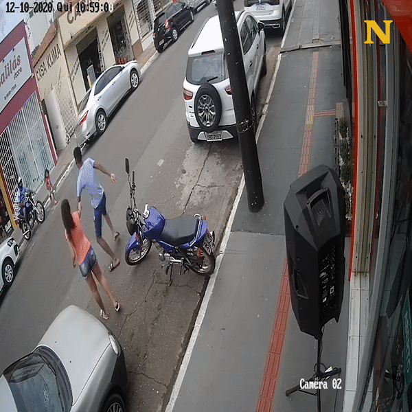 10 pha cứu con trong chớp nhoáng khiến dân mạng đứng tim: Bố chính là siêu anh hùng xuất hiện trong cuộc đời của mỗi đứa trẻ-7