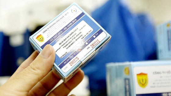 Vụ thổi giá kit test Covid-19: Người dân có được hoàn lại khoản tiền đã bị móc túi?-3