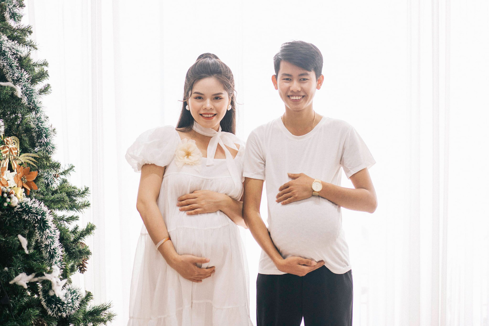 Đồng Văn Hùng của Ẩm thực mẹ làm” khoe ảnh vợ sắc vóc xinh như hot girl, duy chỉ có một chi tiết khiến ai cũng phải bật cười-1