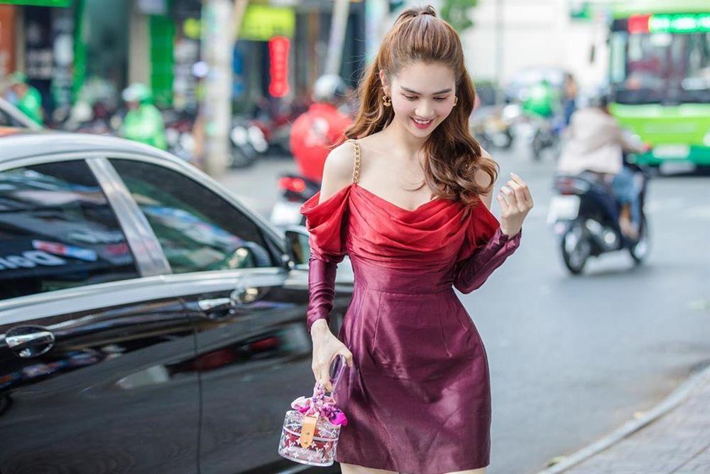 Noel bên Việt Anh, Quỳnh Nga mất mặt vì chiếc quần như bới đáy tủ-5
