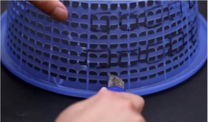 Khi bán phế liệu, đừng vứt bỏ những rổ rau cũ, chỉ cần sửa sang lại và đặt chúng trên ban công, bạn sẽ giật mình vì điều này-1