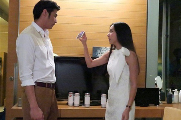 Đi công tác nên tôi nhờ hàng xóm nấu nướng giúp chồng con, nào ngờ ngày trở về, chồng tôi biến thành người hoàn toàn khác-1