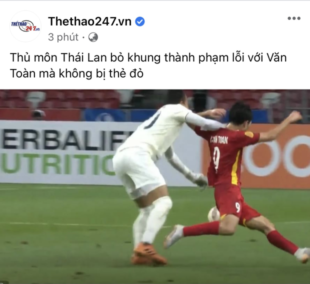 Khoảnh khắc thủ môn Thái Lan lao ra nắm cổ Văn Toàn nhưng chỉ nhận thẻ VÀNG: Chưa bao giờ phẫn nộ đến thế-4