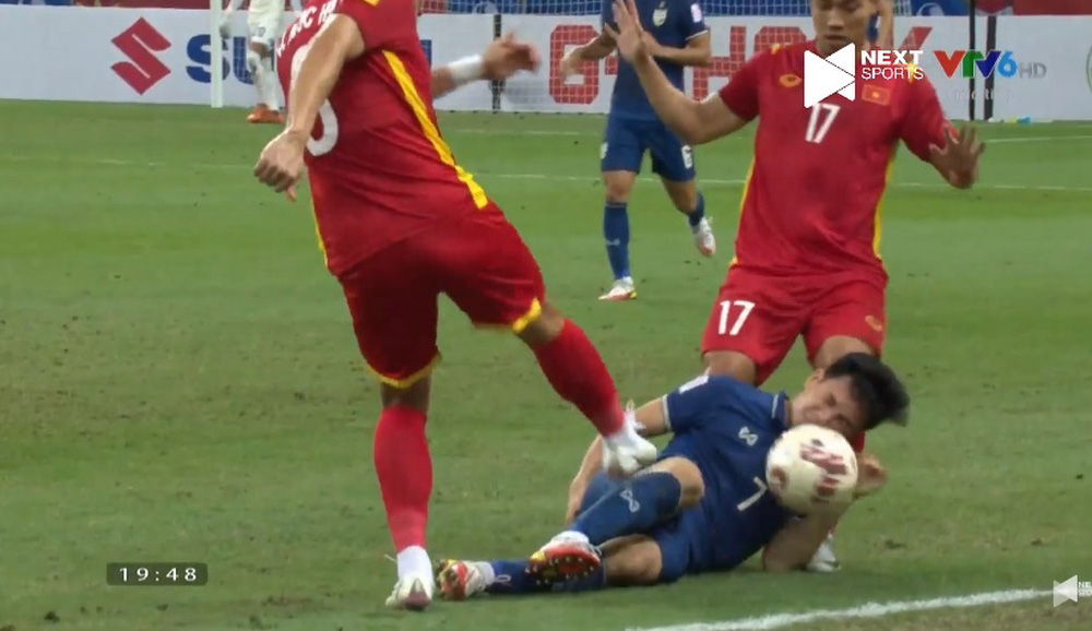 Trưởng ban trọng tài Dương Văn Hiền: Nếu là tôi thì sẽ có thẻ đỏ cho thủ môn Thái Lan-1