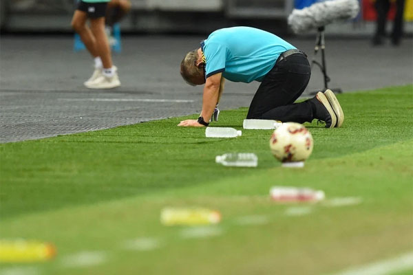 Tiết lộ bất ngờ về trọng tài bị tố xử ép tuyển Việt Nam ở trận gặp Thái Lan-4