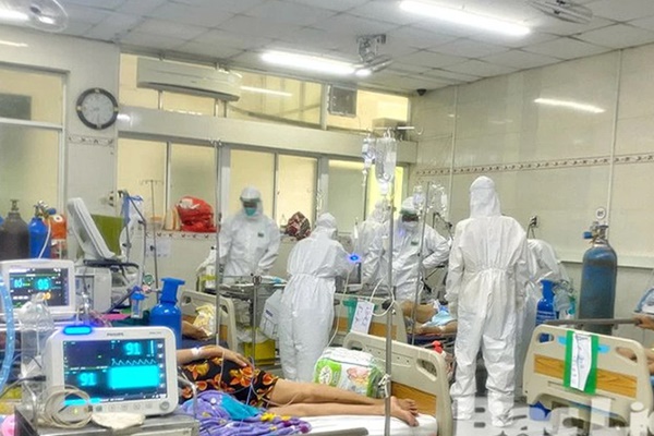 Vì sao một bệnh viện có hơn 300 y, bác sĩ là F0 dù đã tiêm 2 mũi vắc xin?-1