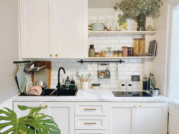 5 căn bếp rộng vỏn vẹn vài m2, đi 3 bước chân là hết nhưng cách sắp xếp khiến ai cũng phải xuýt xoa: Đúng là nhỏ nhưng có võ!-1