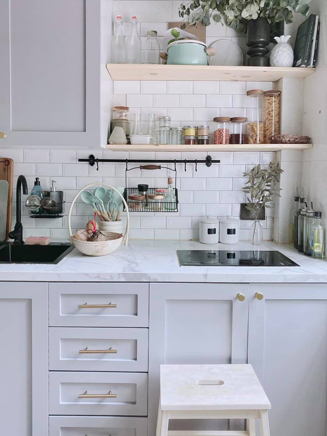 5 căn bếp rộng vỏn vẹn vài m2, đi 3 bước chân là hết nhưng cách sắp xếp khiến ai cũng phải xuýt xoa: Đúng là nhỏ nhưng có võ!-4