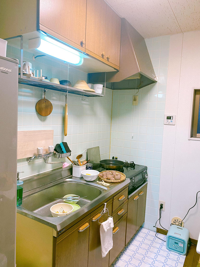 5 căn bếp rộng vỏn vẹn vài m2, đi 3 bước chân là hết nhưng cách sắp xếp khiến ai cũng phải xuýt xoa: Đúng là nhỏ nhưng có võ!-7