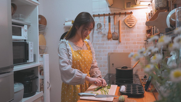 5 căn bếp rộng vỏn vẹn vài m2, đi 3 bước chân là hết nhưng cách sắp xếp khiến ai cũng phải xuýt xoa: Đúng là nhỏ nhưng có võ!-16