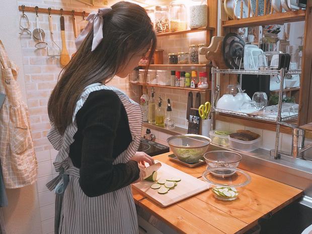 5 căn bếp rộng vỏn vẹn vài m2, đi 3 bước chân là hết nhưng cách sắp xếp khiến ai cũng phải xuýt xoa: Đúng là nhỏ nhưng có võ!-17