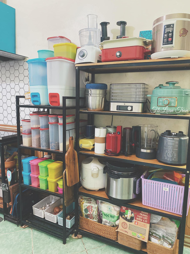 5 căn bếp rộng vỏn vẹn vài m2, đi 3 bước chân là hết nhưng cách sắp xếp khiến ai cũng phải xuýt xoa: Đúng là nhỏ nhưng có võ!-24