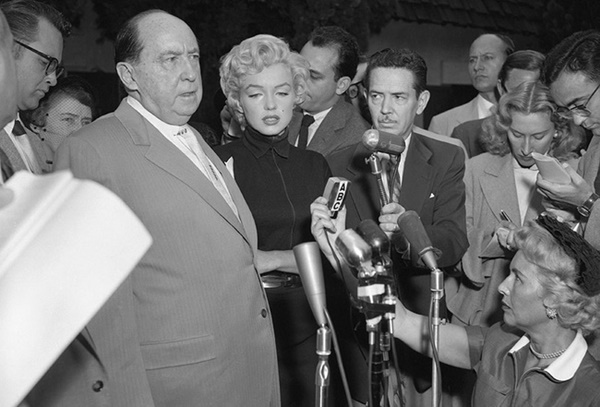 Sắc đen che kín nhục thể của Marilyn Monroe ngày chia ly người chồng vũ phu: Khóc thương cuộc tình hay mời gọi trá hình?-4