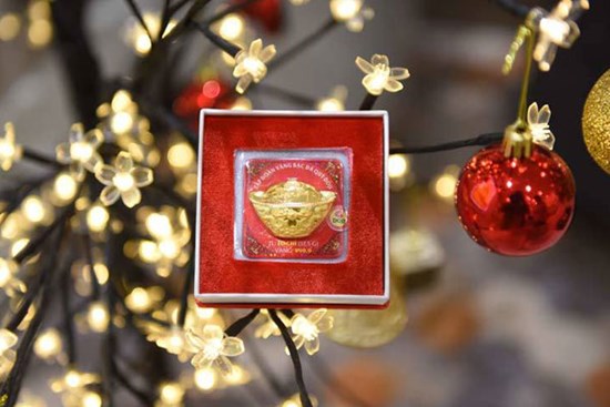 Giá vàng hôm nay 24/12: Vượt xa 61 triệu, chuẩn bị đợt tăng cao