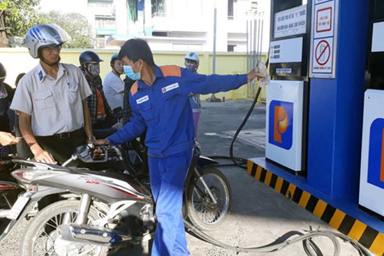 Giá xăng lại tăng, nguy cơ vượt mốc 23.000 đồng/lit