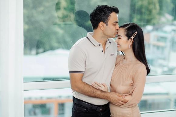 Võ Hạ Trâm cùng chồng Ấn Độ chuyển đến nhà mới trong dịp Giáng sinh, biểu cảm của con gái cực đáng yêu-5