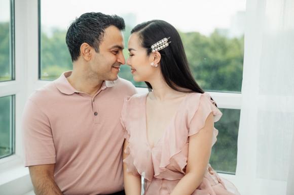 Võ Hạ Trâm cùng chồng Ấn Độ chuyển đến nhà mới trong dịp Giáng sinh, biểu cảm của con gái cực đáng yêu-7