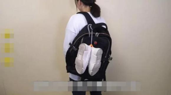 Đến hôm nay tôi mới biết rằng cái đuôi nhỏ” phía sau đôi giày cũng ẩn chứa 4 chức năng nho nhỏ! Nhiều người chưa biết sử dụng-5