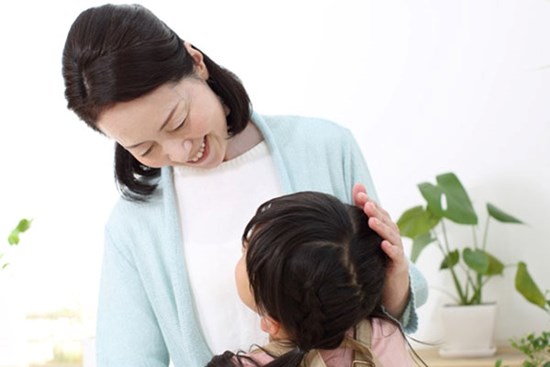 Khi bố mẹ muốn khen con cái, hãy nói 1 trong 15 câu này để trẻ tiến bộ hơn