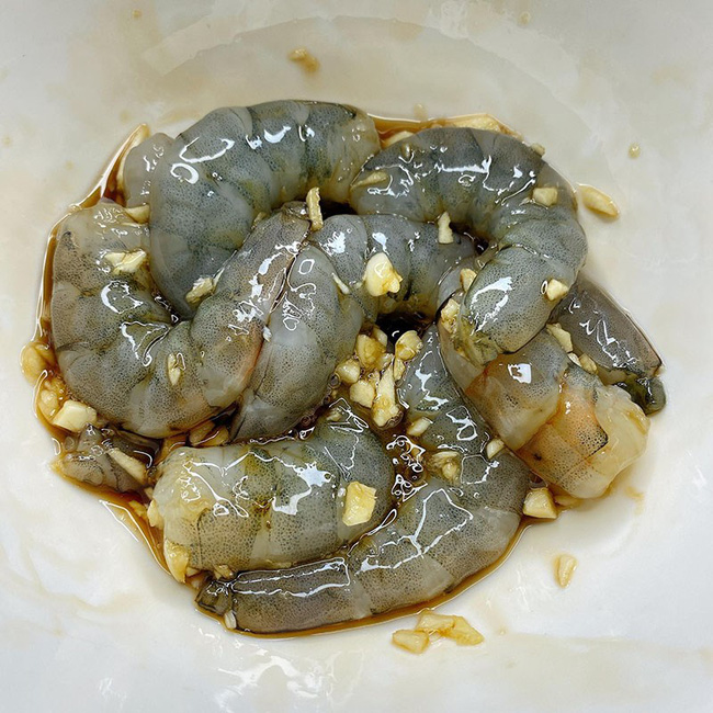 Tôm mà rim với nguyên liệu này thì ngon xuất sắc, nhưng phần lớn chúng ta đều chưa thử làm bao giờ vì nghĩ không hợp-3
