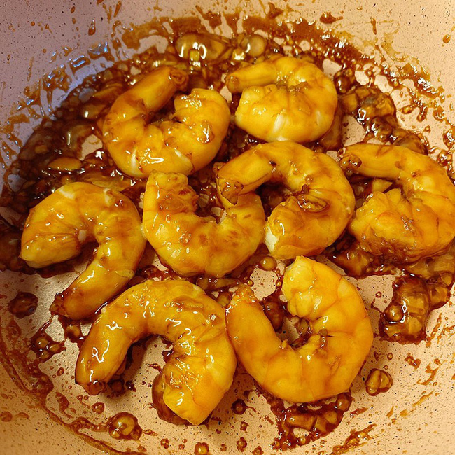 Tôm mà rim với nguyên liệu này thì ngon xuất sắc, nhưng phần lớn chúng ta đều chưa thử làm bao giờ vì nghĩ không hợp-4