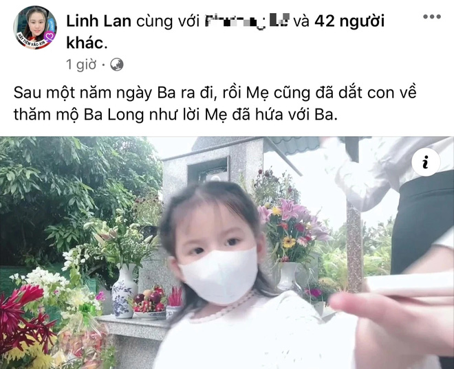 Vợ và con gái tới thăm mộ Vân Quang Long trong ngày giỗ đầu, xúc động nhất là khoảnh khắc này!-1