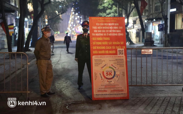 Nhà thờ Lớn Hà Nội đêm Noel: Chỉ những người có giấy mời, test nhanh Covid-19 mới được vào dự lễ-5