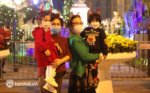 Nhà thờ Lớn Hà Nội đêm Noel: Chỉ những người có giấy mời, test nhanh Covid-19 mới được vào dự lễ-15