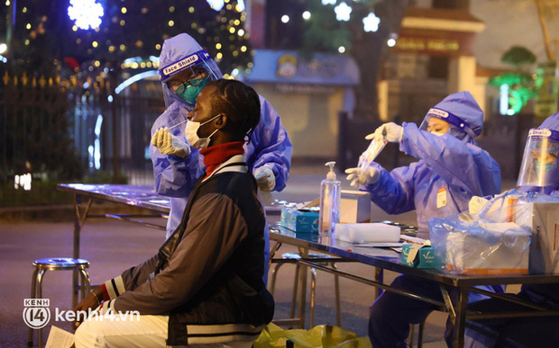 Nhà thờ Lớn Hà Nội đêm Noel: Chỉ những người có giấy mời, test nhanh Covid-19 mới được vào dự lễ-13