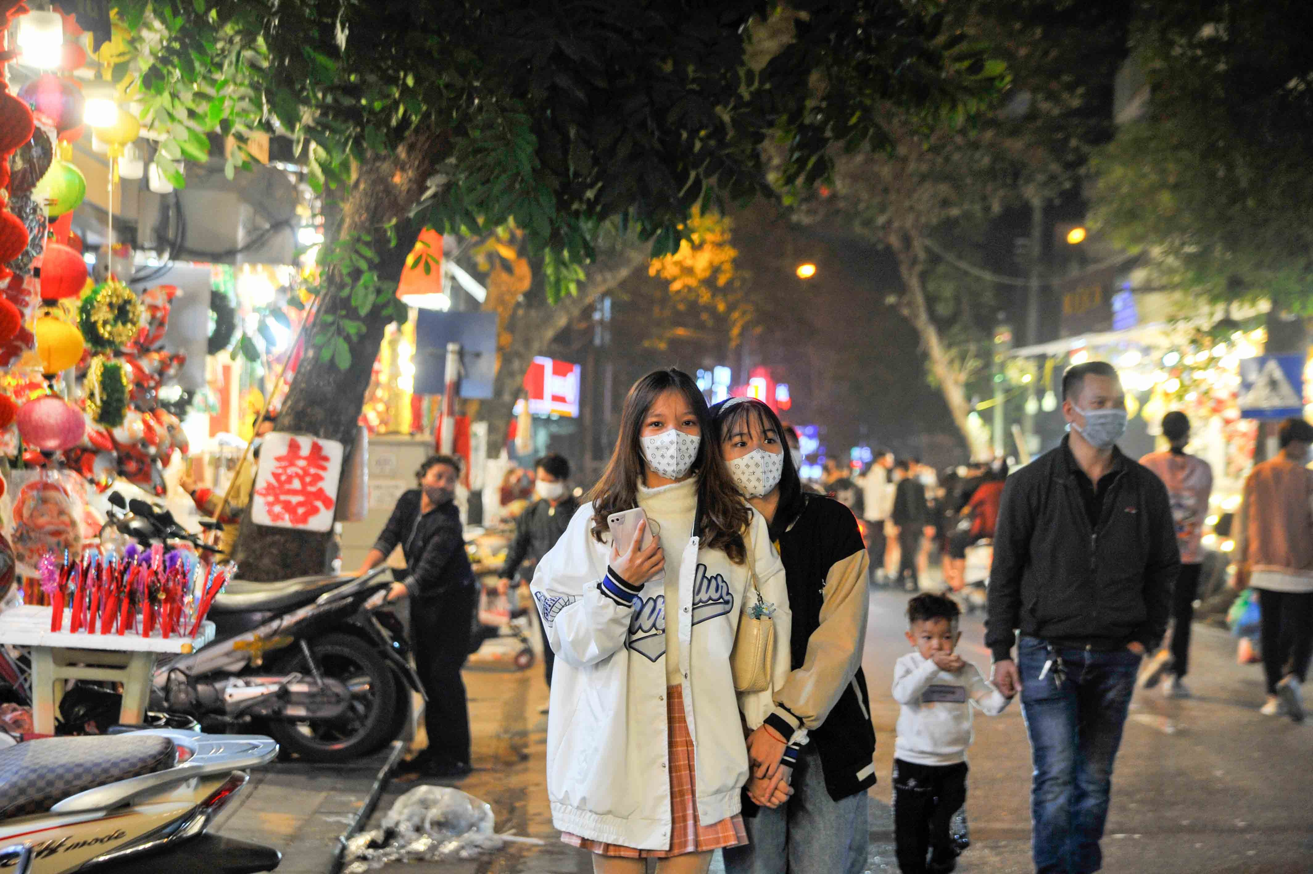 Đêm Giáng sinh đặc biệt ở Thủ đô giữa mùa Covid-19-9