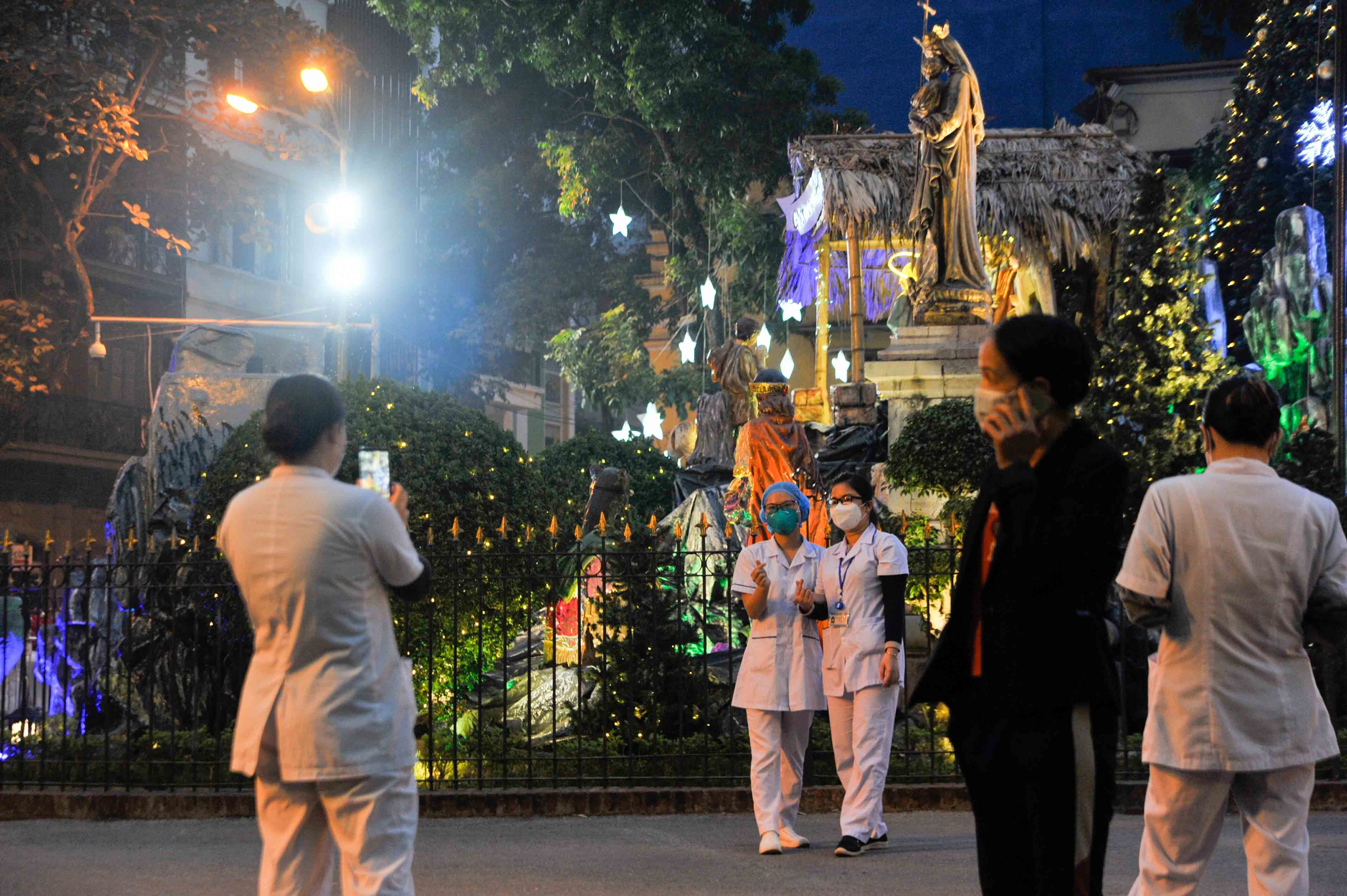 Đêm Giáng sinh đặc biệt ở Thủ đô giữa mùa Covid-19-15