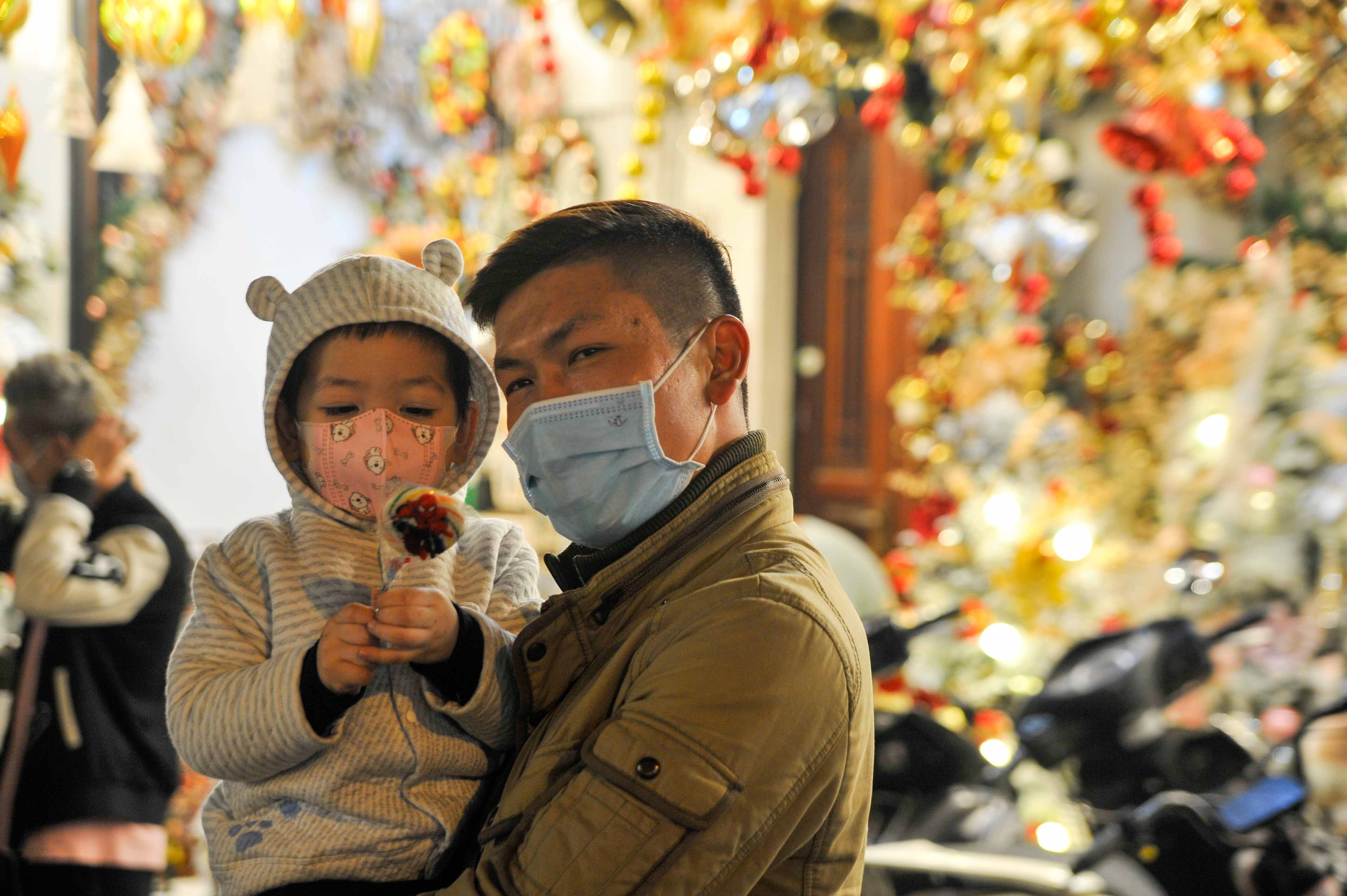 Đêm Giáng sinh đặc biệt ở Thủ đô giữa mùa Covid-19-1