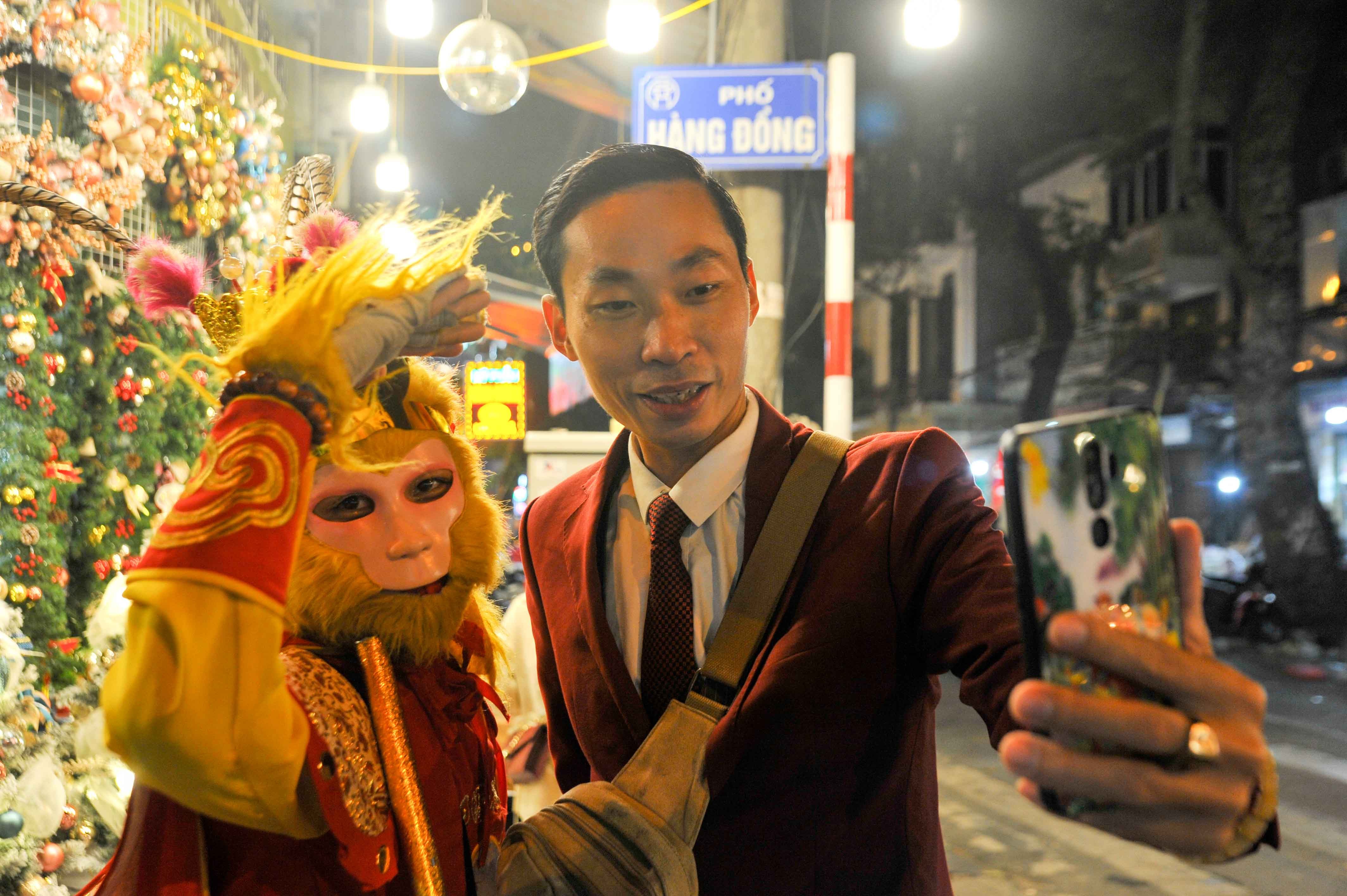 Đêm Giáng sinh đặc biệt ở Thủ đô giữa mùa Covid-19-11