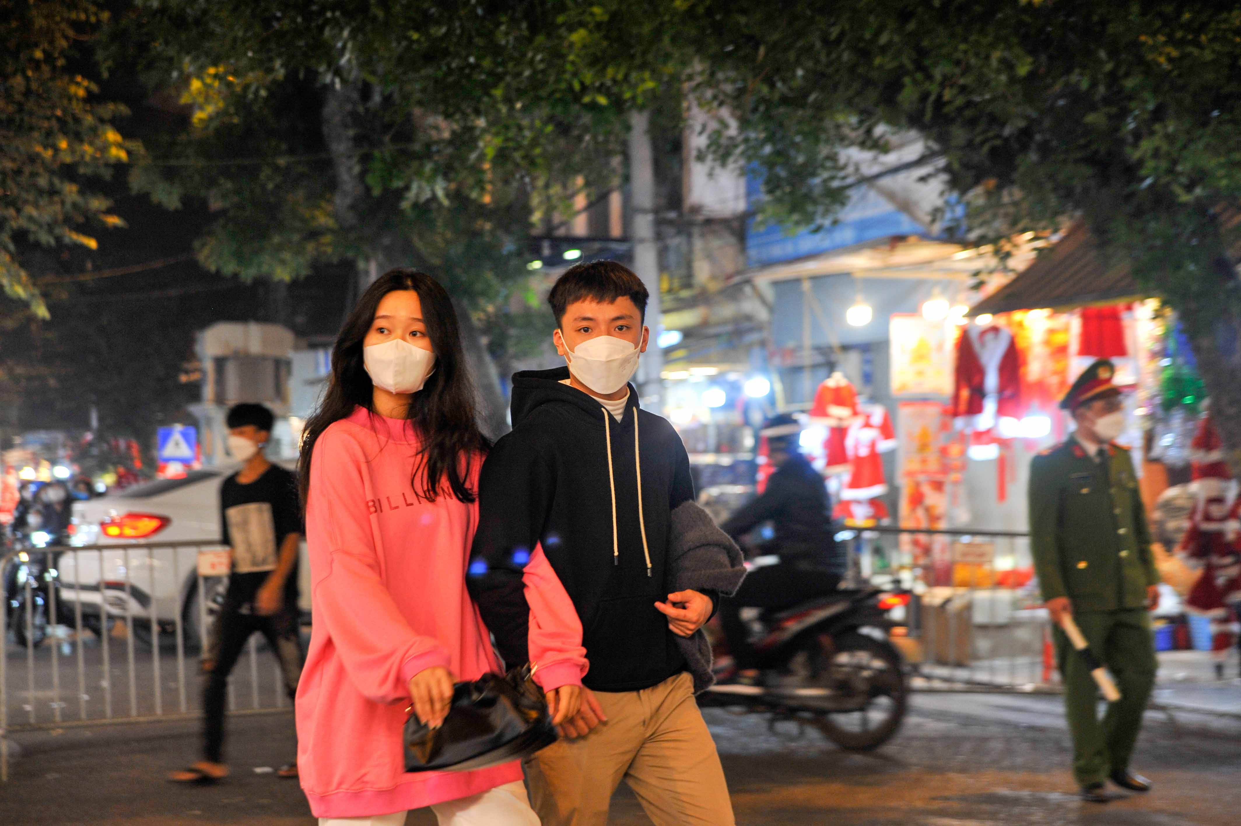 Đêm Giáng sinh đặc biệt ở Thủ đô giữa mùa Covid-19-5