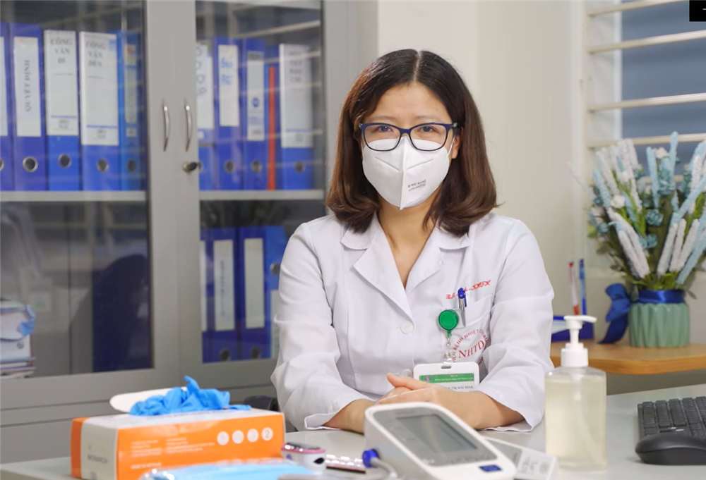 Bác sĩ hướng dẫn F0 điều trị tại nhà cách xử lý các triệu chứng thường gặp-1