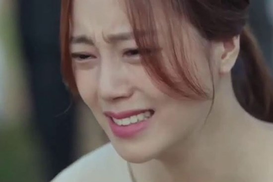 Tôi đi làm xa 6 tháng mới về nhà, chồng ôm tôi một cái, con trai nhìn thấy, nói một câu, tôi nộp đơn ly hôn ngay tại chỗ