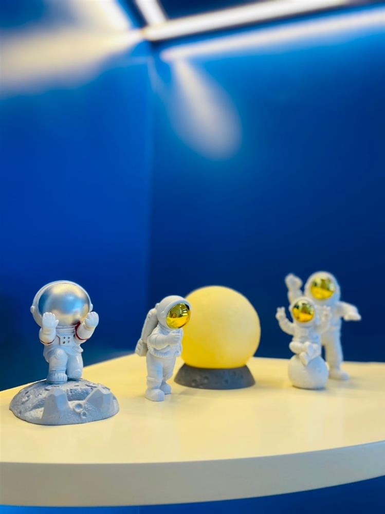 Tổ ấm ấn tượng mang cả trạm không gian vũ trụ vào trong nhà, góc nào cũng xinh xắn và đượm màu yêu thương-24