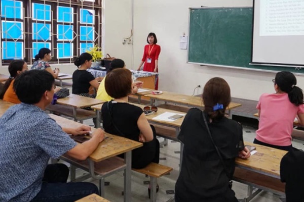 Cha mẹ  chì chiết con sau buổi họp phụ huynh, nhà văn Hoàng Anh Tú: Con nhà người ta luôn đi cùng với bố mẹ nhà người ta-6