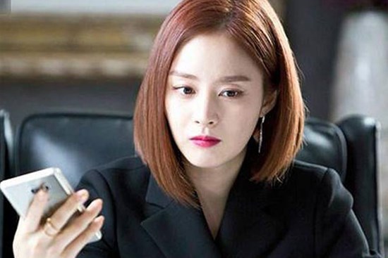 Chồng nghe lời mẹ đòi về quê sống, cô vợ chỉ chìa ra một trang giấy nháp mà khiến đối phương nín lặng xoay chuyển tình thế