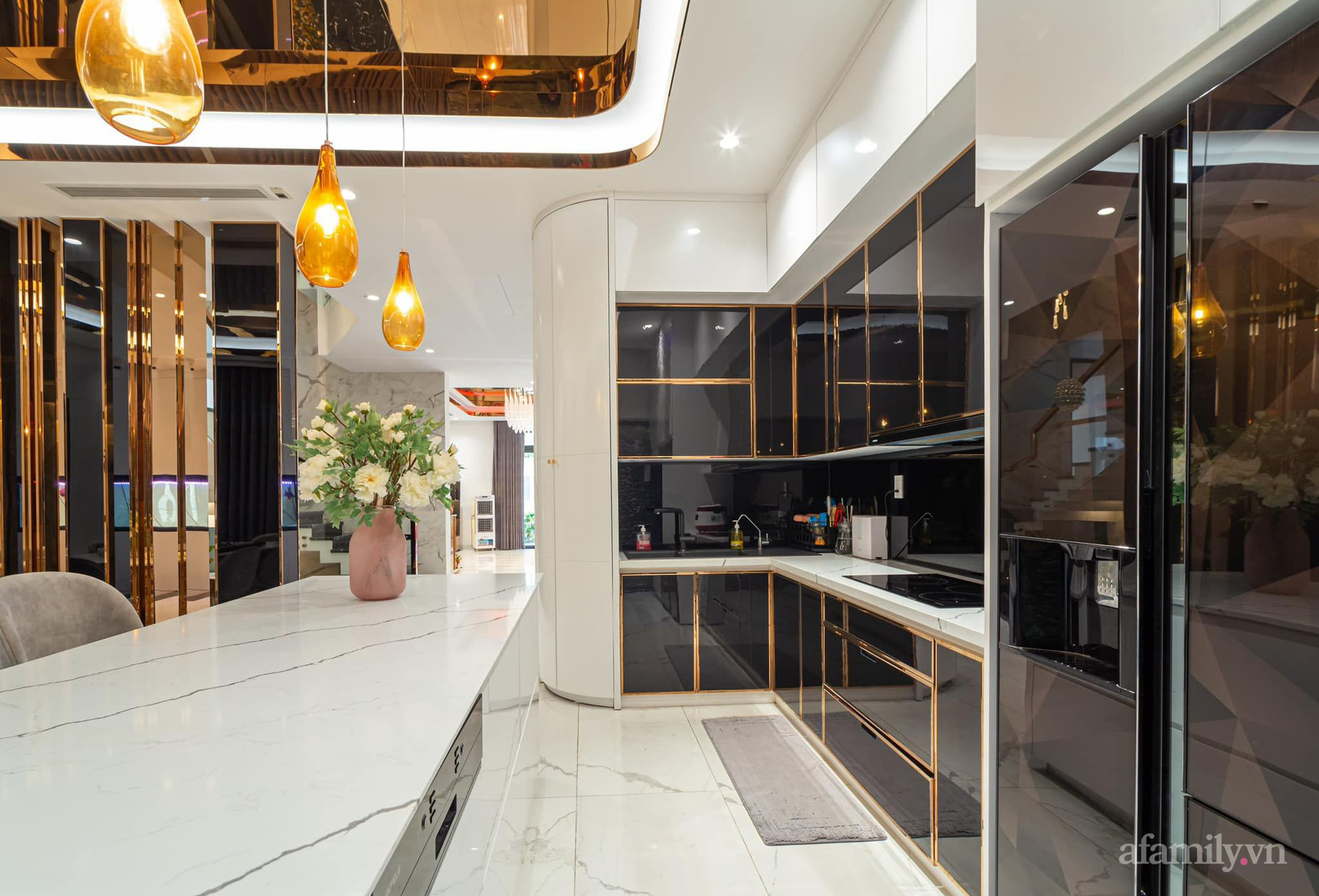 Ngắm không gian sống rộng 200m² của CEO trẻ 9x tại Sài Gòn, full nội thất giá trị khủng tới 14 tỷ-15