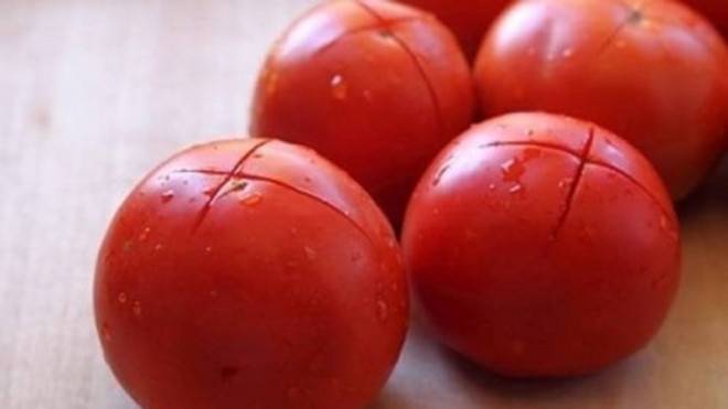 Mẹo tách vỏ cà chua dễ dàng và những lưu ý cần biết khi ăn-2